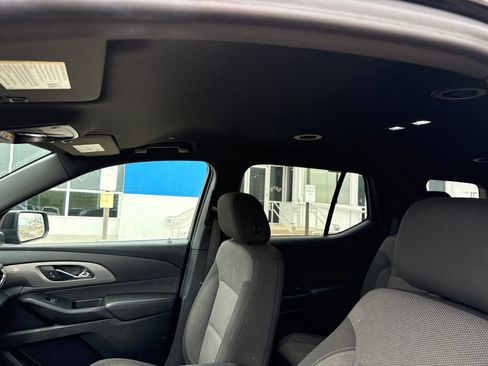 Used 2023 Chevrolet Traverse LT FWD image 16
