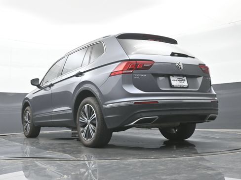 Used 2019 Volkswagen Tiguan SEL w/ 3rd Row Seat Package AWD/4WD image 39