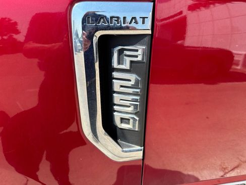Used 2019 Ford F250 Lariat w/ Lariat Value Package AWD/4WD image 3