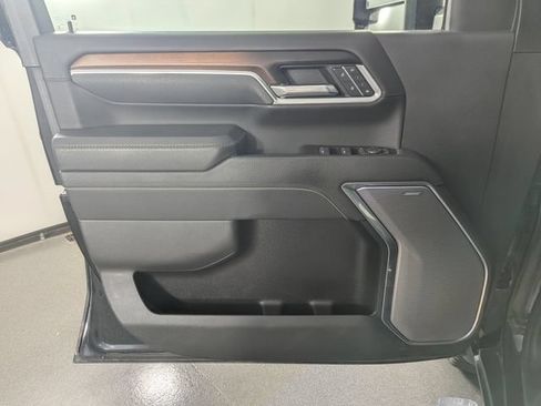 Used 2025 GMC Sierra 3500 Denali w/ Denali Reserve Package AWD/4WD image 9
