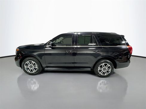 Used 2025 Ford Expedition Active image 10