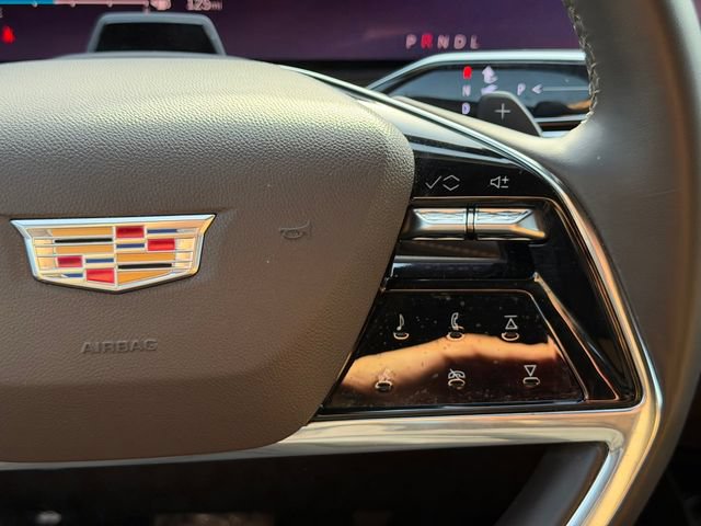 Used 2025 Cadillac Escalade Premium Luxury RWD image 21