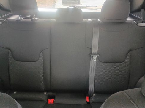 Used 2020 Jeep Renegade Altitude FWD image 13
