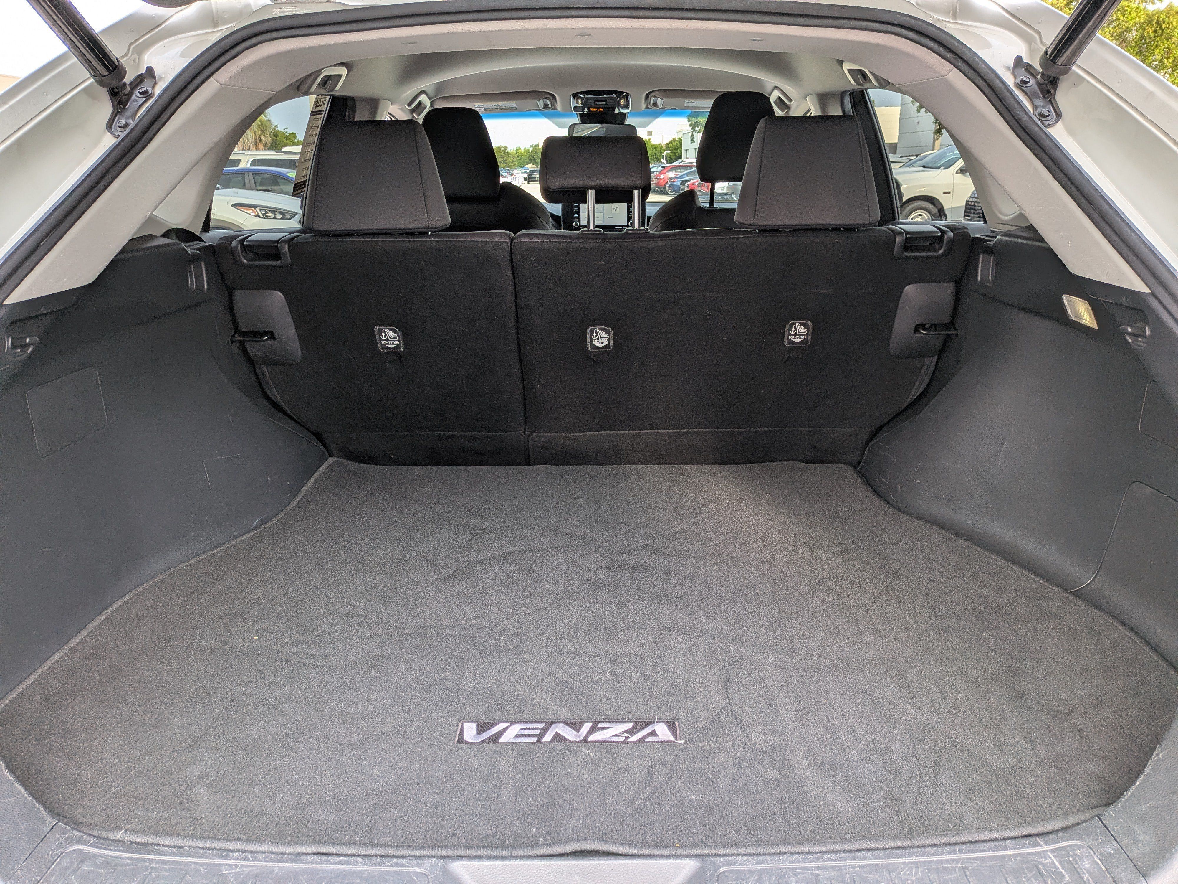 Used 2022 Toyota Venza LE AWD/4WD image 13