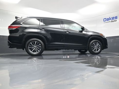 Used 2017 Toyota Highlander XLE image 49