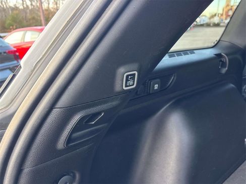 Used 2023 Jeep Grand Cherokee Altitude image 17