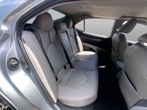 Used 2022 Toyota Camry SE w/ Audio Upgrade Package FWD image 19
