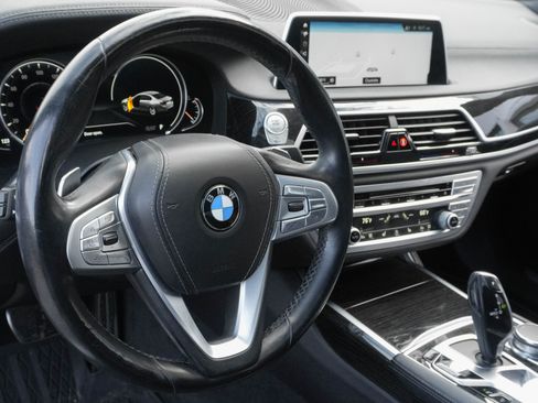 Used 2019 BMW 740i 740i w/ M Sport Package image 10