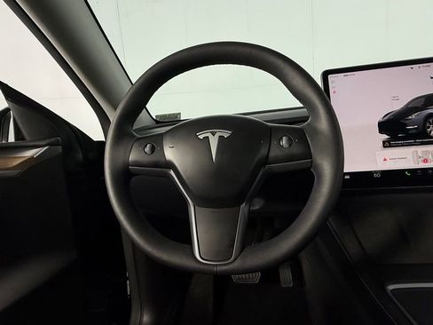 Used 2024 Tesla Model Y Long Range AWD/4WD image 19