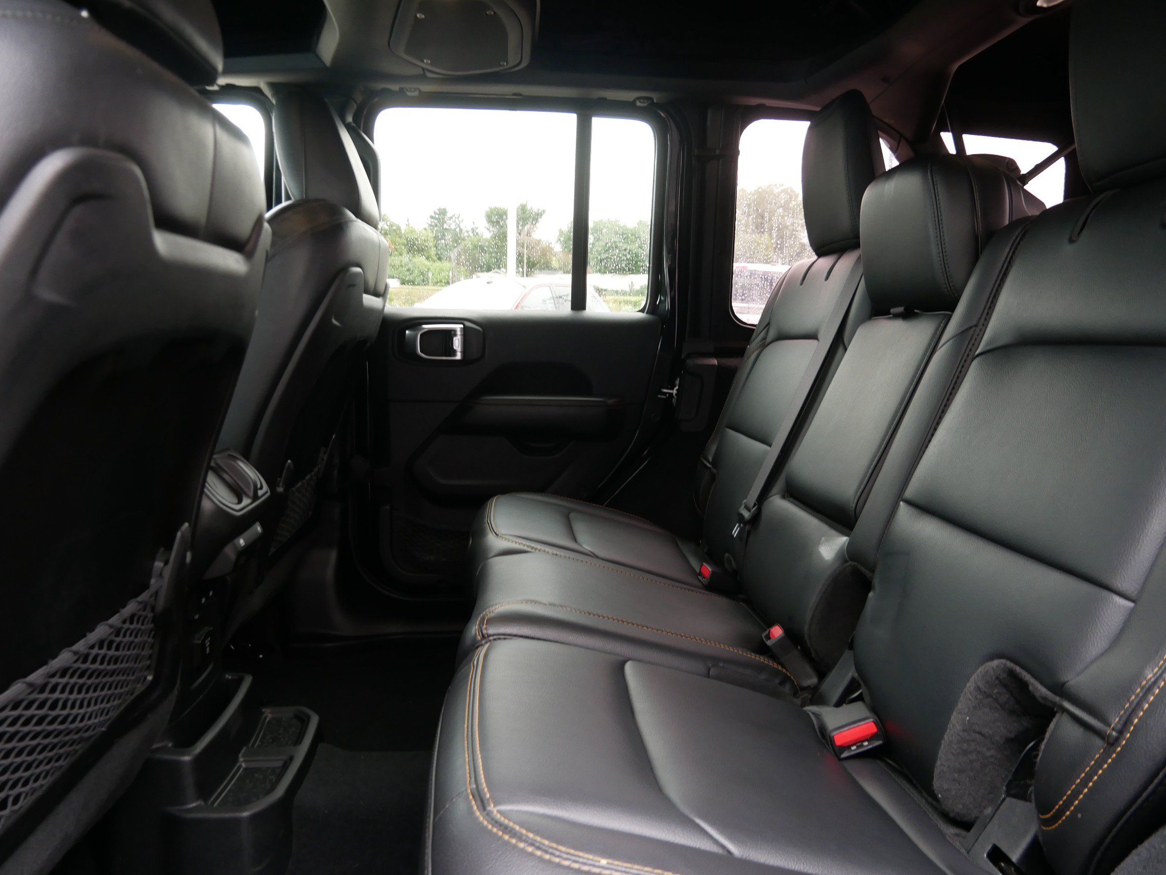 Used 2024 Jeep Wrangler Unlimited Sahara AWD/4WD image 5
