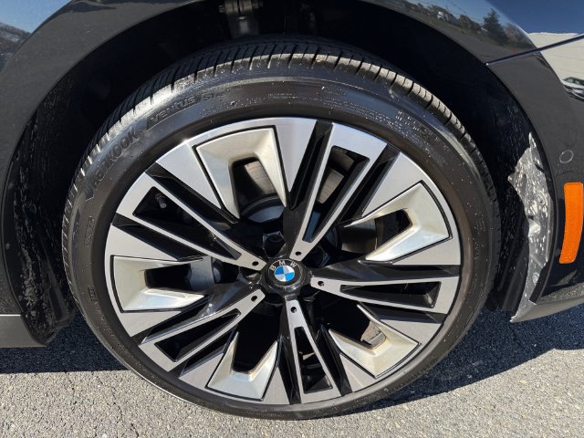 Certified 2026 BMW 530i xDrive w/ Premium Package AWD/4WD image 38