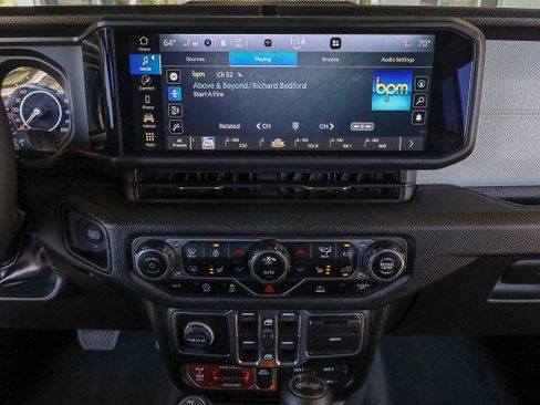 Used 2024 Jeep Wrangler Willys image 13