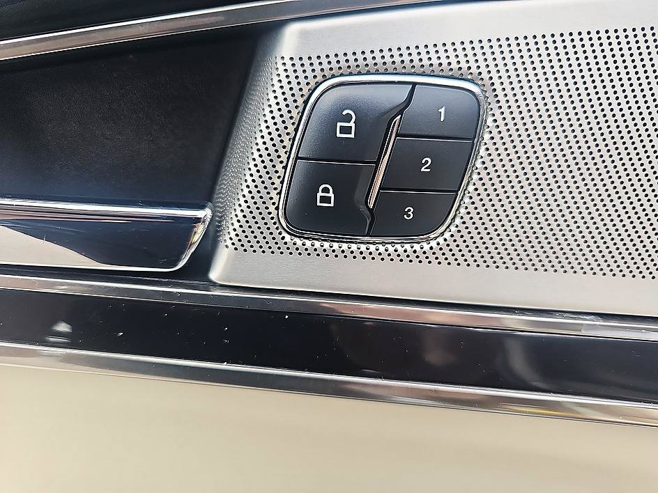 Used 2017 Lincoln MKX Black Label w/ Driver Assistance Package FWD image 11