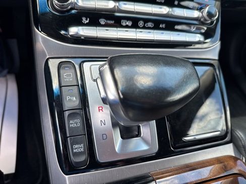 Used 2018 Genesis G90 3.3T Premium image 38