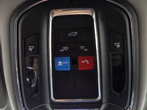 Used 2023 Jeep Grand Cherokee L Limited w/ Black Appearance Package AWD/4WD image 32