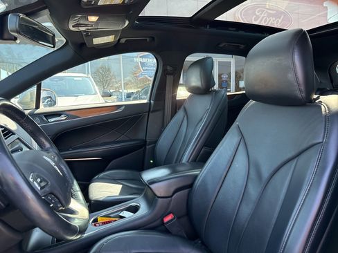 Used 2017 Lincoln MKC Reserve image 4