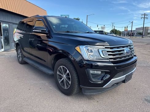 Used 2019 Ford Expedition XLT w/ Equipment Group 201A AWD/4WD image 8