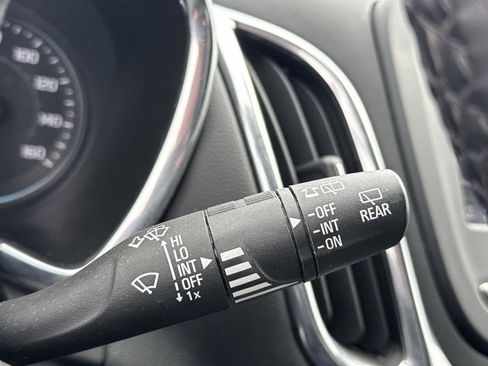 Used 2023 Chevrolet Equinox LT image 29