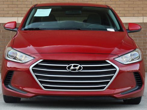 Used 2017 Hyundai Elantra SE FWD image 4