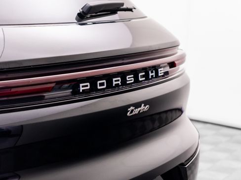 Certified 2025 Porsche Cayenne Turbo AWD/4WD image 33