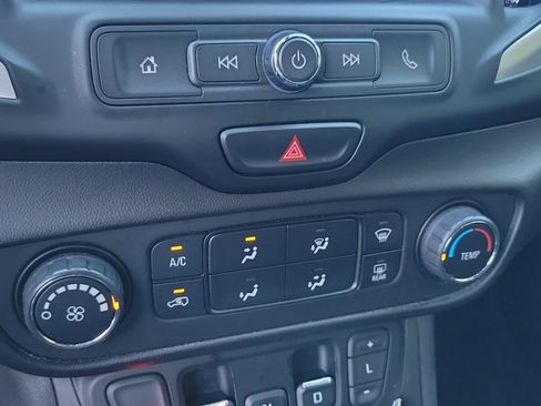 Used 2020 GMC Terrain SLE FWD image 18
