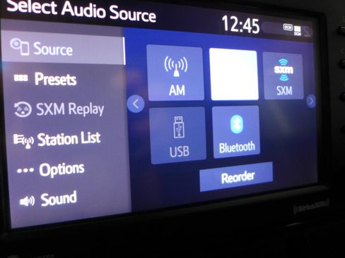 Used 2021 Toyota RAV4 XLE w/ Convenience Package FWD image 28