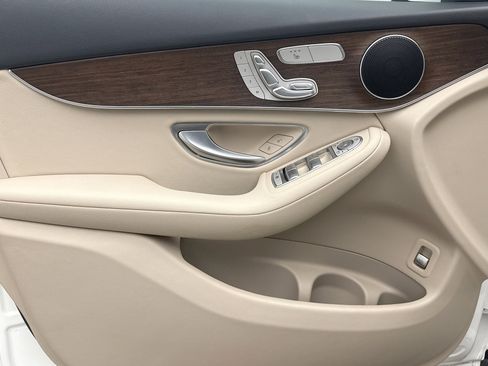 Used 2022 Mercedes-Benz GLC 300 4MATIC image 9