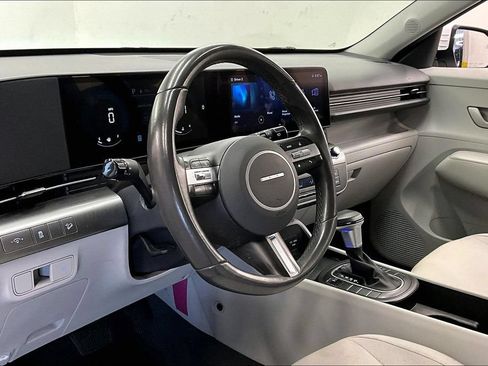 Used 2025 Hyundai Kona SEL FWD image 13