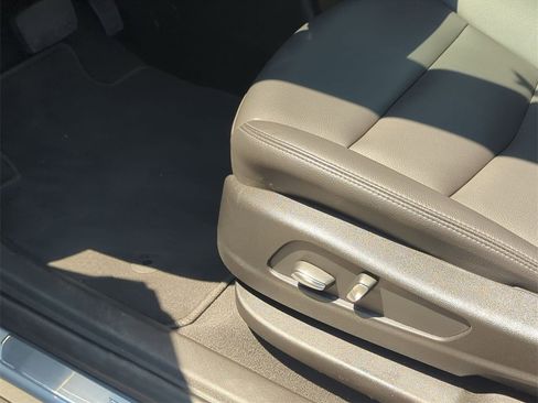 Used 2025 Cadillac XT6 Luxury image 23