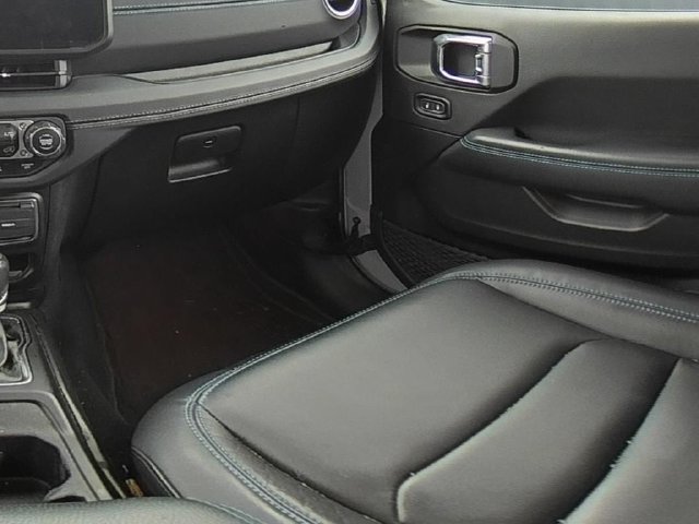 Used 2024 Jeep Wrangler High Altitude AWD/4WD image 30
