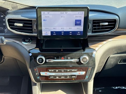 Used 2023 Ford Explorer Limited w/ Equipment Group 301A image 18