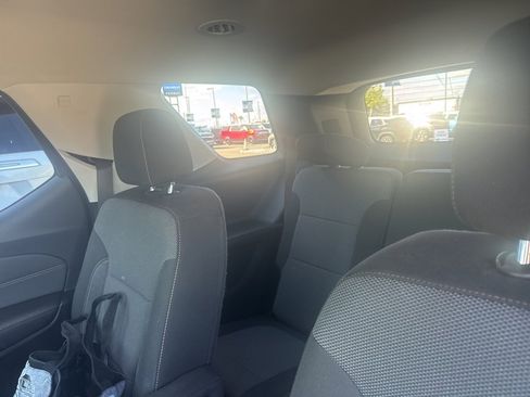 Used 2021 Chevrolet Traverse LT image 14