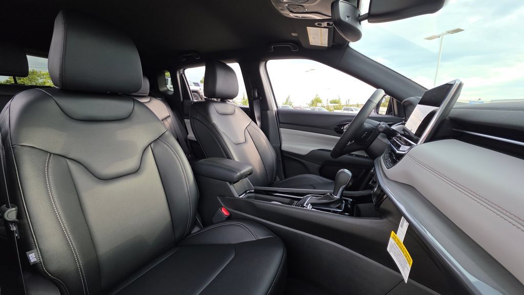 New 2026 Jeep Compass Limited AWD/4WD image 11