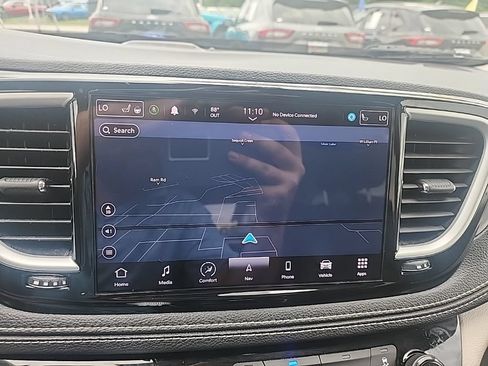 Used 2022 Chrysler Pacifica Touring-L w/ Uconnect Theater Family Group FWD image 24