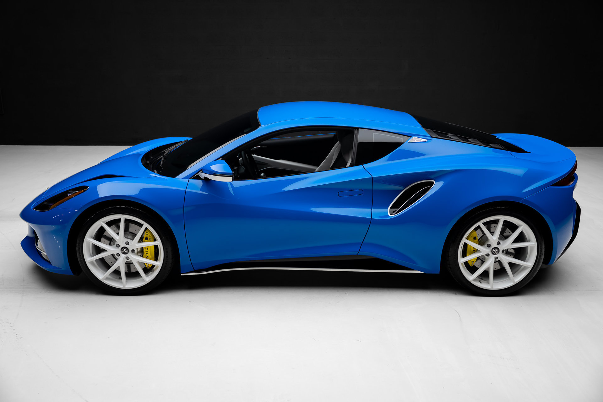 Used 2025 Lotus Emira RWD image 16