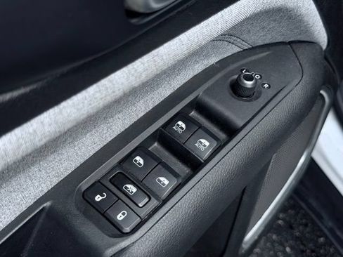 Used 2024 Jeep Compass Latitude AWD/4WD image 13