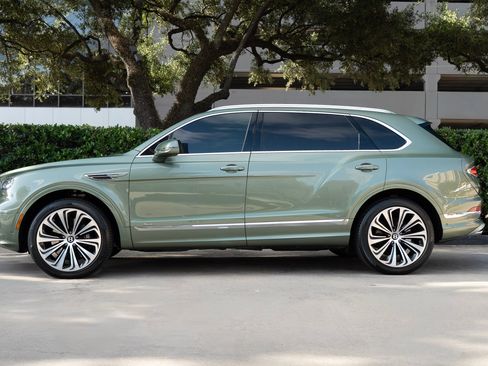 Used 2023 Bentley Bentayga Extended Wheelbase AWD/4WD image 18