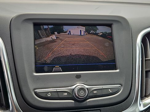 Used 2021 Chevrolet Equinox LT FWD image 18