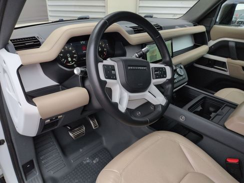 Used 2020 Land Rover Defender 110 HSE image 12