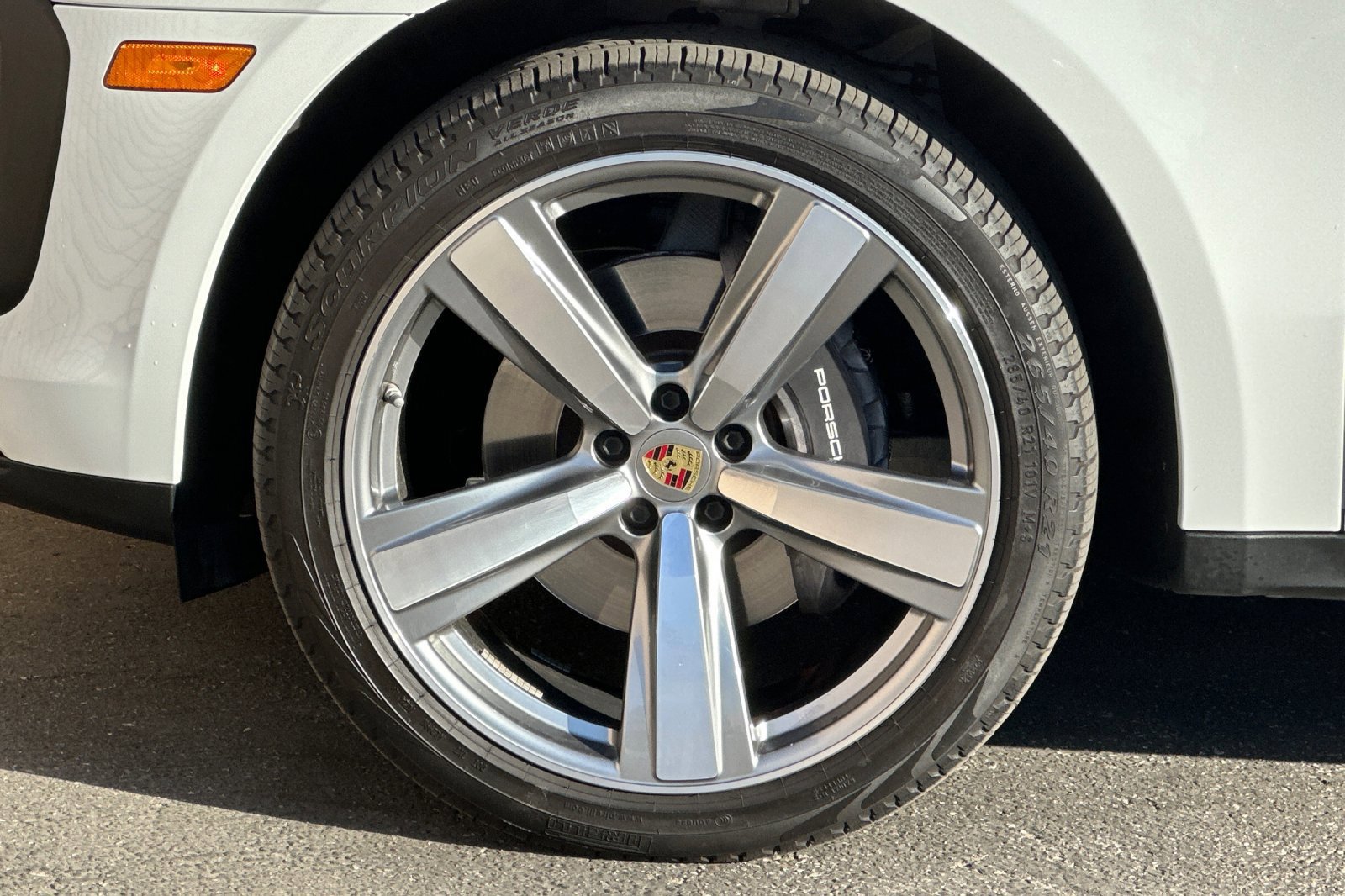 Used 2024 Porsche Macan AWD/4WD image 26