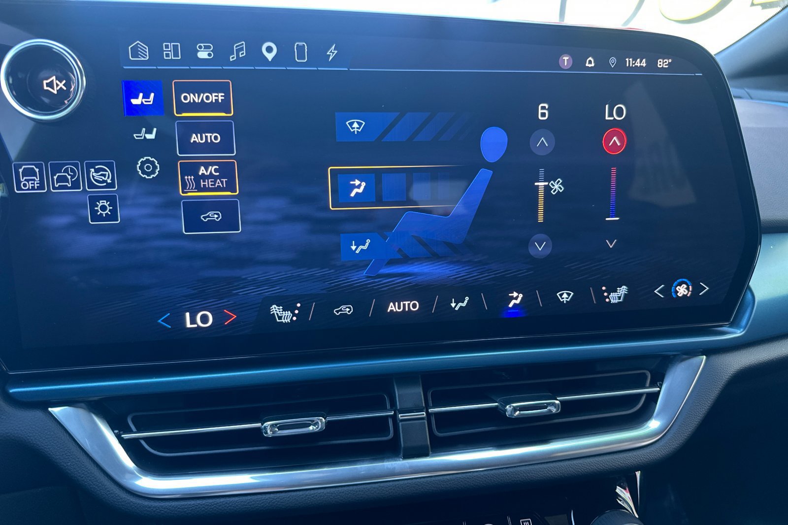 Used 2024 Chevrolet Equinox EV LT w/ LPO, All-Weather Mat Package FWD image 28