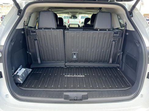New 2026 Toyota Highlander Limited image 7