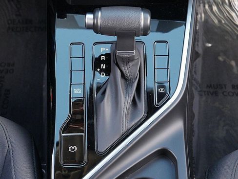 Used 2024 Kia Niro LX image 22