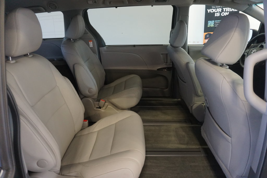 Used 2017 Toyota Sienna XLE w/ XLE Navigation Package AWD/4WD image 25