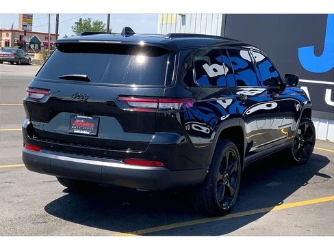 Used 2024 Jeep Grand Cherokee L Altitude AWD/4WD image 14