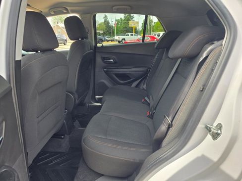 Used 2020 Chevrolet Trax LS w/ Fleet Convenience Package AWD/4WD image 11