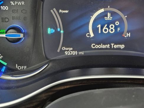 Used 2023 Chrysler Pacifica Limited image 5