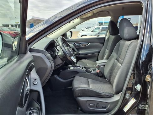 Used 2019 Nissan Rogue SV image 18