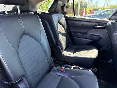 Used 2021 Toyota Highlander XLE AWD/4WD image 27