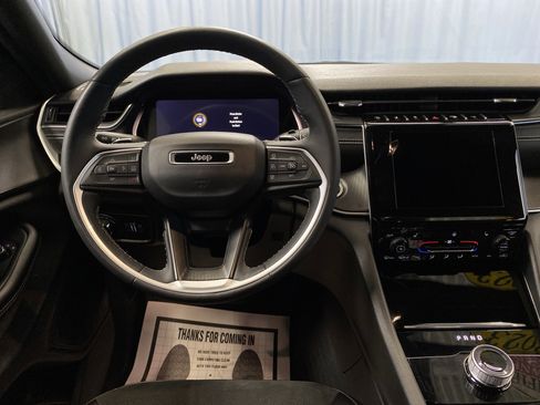 Used 2023 Jeep Grand Cherokee L Laredo image 28